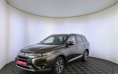 Mitsubishi Outlander III рестайлинг 3, 2019 год, 2 500 000 рублей, 1 фотография