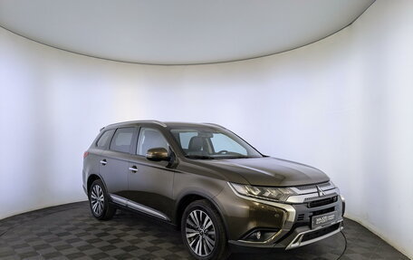 Mitsubishi Outlander III рестайлинг 3, 2019 год, 2 500 000 рублей, 3 фотография