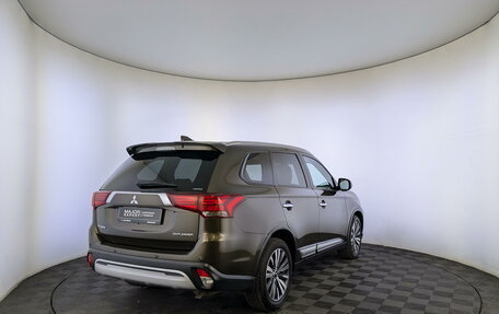 Mitsubishi Outlander III рестайлинг 3, 2019 год, 2 500 000 рублей, 5 фотография