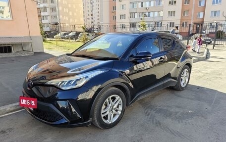 Toyota C-HR I рестайлинг, 2020 год, 2 350 000 рублей, 4 фотография