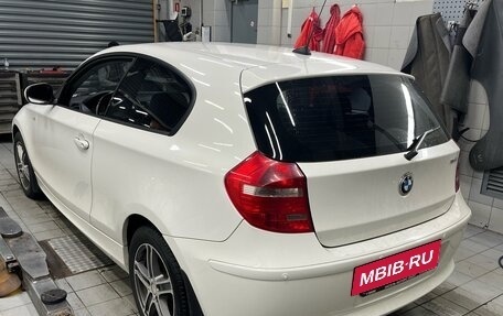 BMW 1 серия, 2011 год, 830 000 рублей, 2 фотография