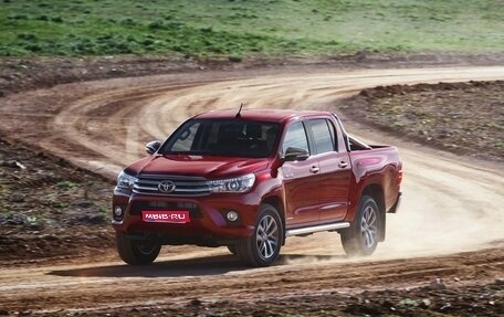 Toyota Hilux VIII, 2017 год, 2 950 000 рублей, 1 фотография