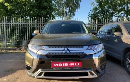 Mitsubishi Outlander III рестайлинг 3, 2019 год, 2 350 000 рублей, 1 фотография