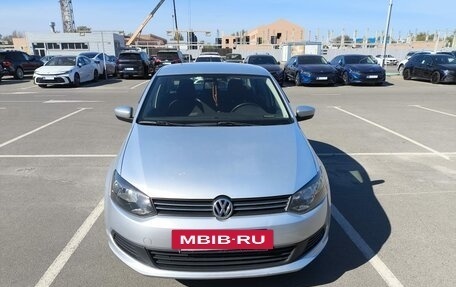 Volkswagen Polo VI (EU Market), 2011 год, 825 000 рублей, 2 фотография