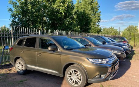 Mitsubishi Outlander III рестайлинг 3, 2019 год, 2 350 000 рублей, 2 фотография