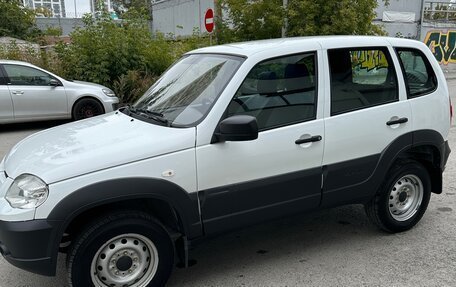 Chevrolet Niva I рестайлинг, 2018 год, 835 000 рублей, 5 фотография