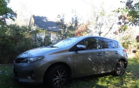 Toyota Auris II, 2013 год, 1 350 000 рублей, 1 фотография