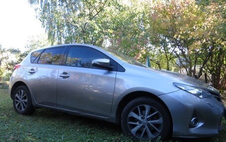 Toyota Auris II, 2013 год, 1 350 000 рублей, 2 фотография