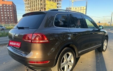 Volkswagen Touareg III, 2011 год, 2 280 000 рублей, 8 фотография