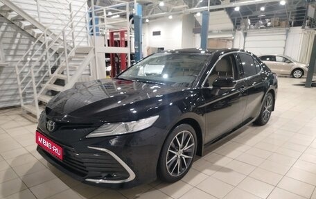 Toyota Camry, 2021 год, 3 640 000 рублей, 1 фотография