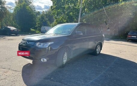 Mitsubishi Outlander III рестайлинг 3, 2013 год, 1 100 000 рублей, 8 фотография