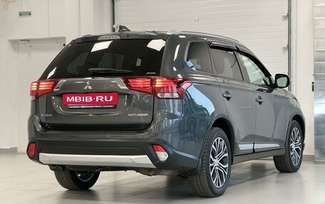 Mitsubishi Outlander III рестайлинг 3, 2017 год, 2 300 000 рублей, 4 фотография