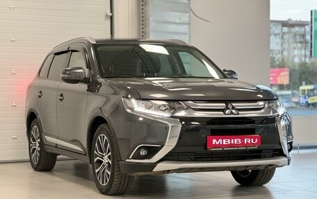 Mitsubishi Outlander III рестайлинг 3, 2017 год, 2 300 000 рублей, 3 фотография