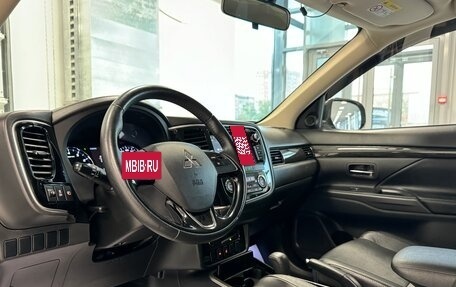 Mitsubishi Outlander III рестайлинг 3, 2017 год, 2 300 000 рублей, 7 фотография