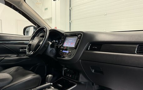 Mitsubishi Outlander III рестайлинг 3, 2017 год, 2 300 000 рублей, 17 фотография