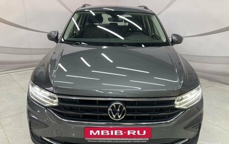 Volkswagen Tiguan II, 2021 год, 2 835 000 рублей, 2 фотография