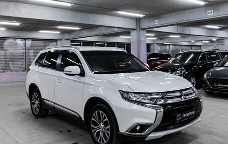 Mitsubishi Outlander III рестайлинг 3, 2018 год, 2 390 000 рублей, 3 фотография