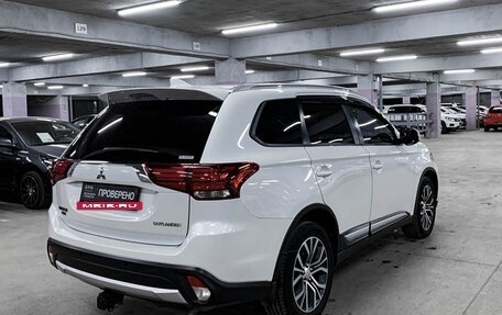 Mitsubishi Outlander III рестайлинг 3, 2018 год, 2 390 000 рублей, 5 фотография