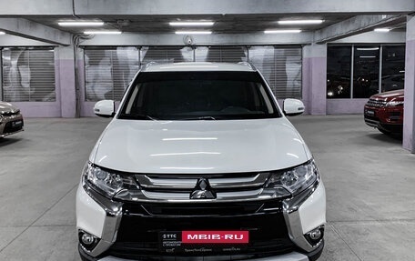 Mitsubishi Outlander III рестайлинг 3, 2018 год, 2 390 000 рублей, 2 фотография