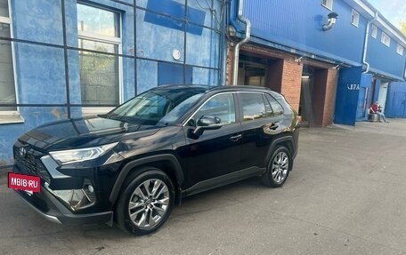 Toyota RAV4, 2021 год, 3 980 000 рублей, 8 фотография