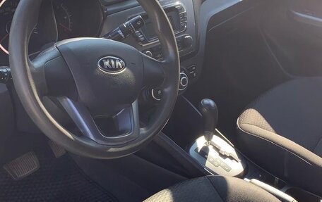 KIA Rio III рестайлинг, 2013 год, 900 000 рублей, 5 фотография