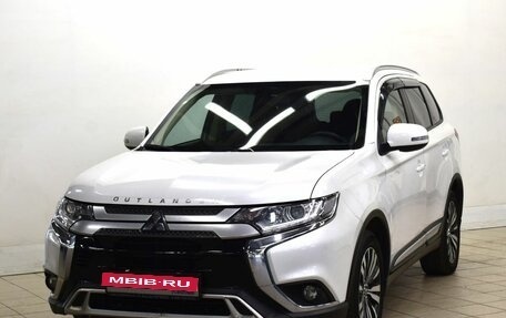 Mitsubishi Outlander III рестайлинг 3, 2020 год, 2 248 000 рублей, 1 фотография