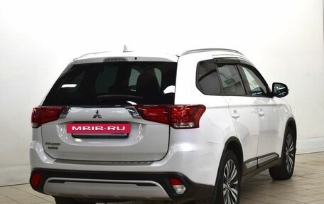 Mitsubishi Outlander III рестайлинг 3, 2020 год, 2 248 000 рублей, 4 фотография