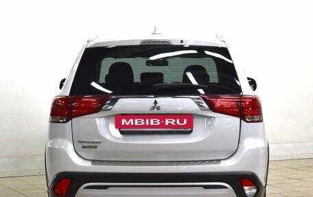 Mitsubishi Outlander III рестайлинг 3, 2020 год, 2 248 000 рублей, 3 фотография