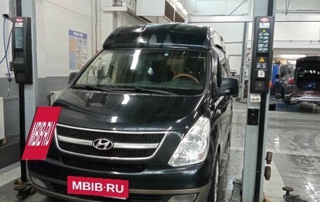 Hyundai Grand Starex Grand Starex I рестайлинг 2, 2011 год, 1 670 000 рублей, 2 фотография