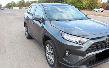 Toyota RAV4, 2019 год, 3 700 000 рублей, 1 фотография