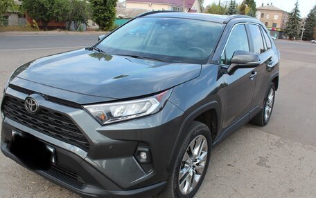 Toyota RAV4, 2019 год, 3 700 000 рублей, 2 фотография