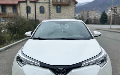 Toyota C-HR I рестайлинг, 2018 год, 2 300 000 рублей, 6 фотография