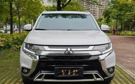 Mitsubishi Outlander III рестайлинг 3, 2020 год, 2 550 000 рублей, 3 фотография