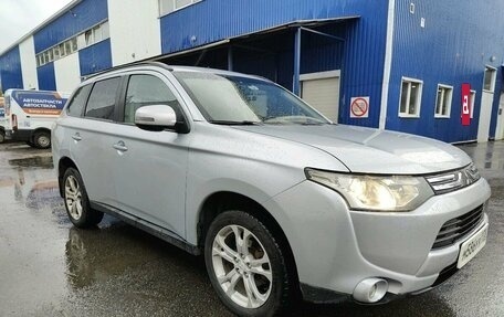 Mitsubishi Outlander III рестайлинг 3, 2012 год, 1 199 000 рублей, 2 фотография