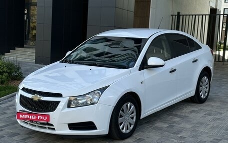 Chevrolet Cruze II, 2010 год, 825 100 рублей, 3 фотография