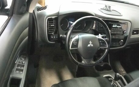 Mitsubishi Outlander III рестайлинг 3, 2014 год, 1 599 000 рублей, 5 фотография