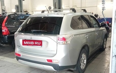 Mitsubishi Outlander III рестайлинг 3, 2014 год, 1 599 000 рублей, 3 фотография