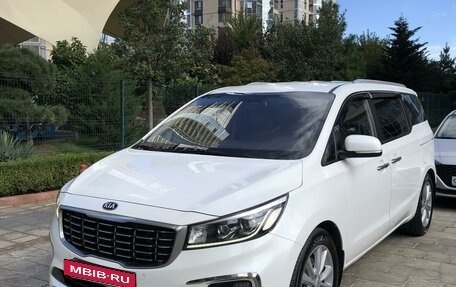 KIA Carnival III, 2018 год, 3 050 000 рублей, 2 фотография