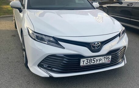 Toyota Camry, 2018 год, 3 000 000 рублей, 1 фотография