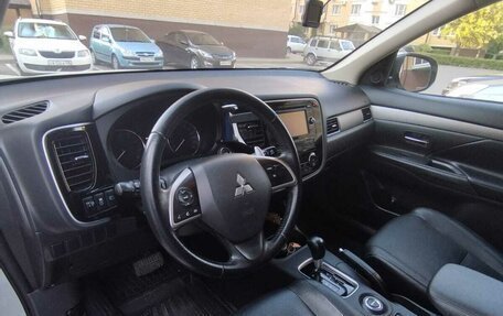 Mitsubishi Outlander III рестайлинг 3, 2013 год, 1 800 000 рублей, 5 фотография