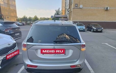 Mitsubishi Outlander III рестайлинг 3, 2013 год, 1 800 000 рублей, 2 фотография