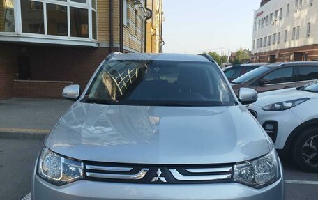 Mitsubishi Outlander III рестайлинг 3, 2013 год, 1 800 000 рублей, 11 фотография