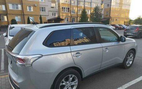 Mitsubishi Outlander III рестайлинг 3, 2013 год, 1 800 000 рублей, 12 фотография