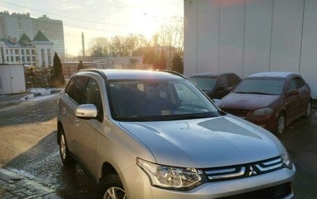 Mitsubishi Outlander III рестайлинг 3, 2013 год, 1 800 000 рублей, 10 фотография