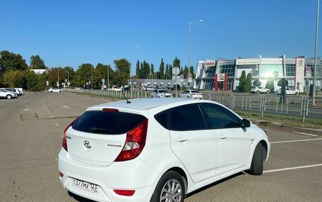 Hyundai Solaris II рестайлинг, 2013 год, 1 030 000 рублей, 3 фотография