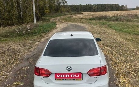 Volkswagen Jetta VI, 2013 год, 1 000 000 рублей, 2 фотография