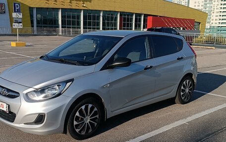 Hyundai Solaris II рестайлинг, 2012 год, 1 000 000 рублей, 3 фотография