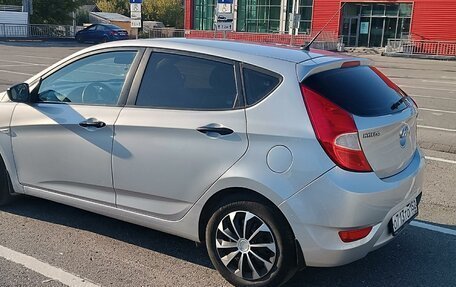 Hyundai Solaris II рестайлинг, 2012 год, 1 000 000 рублей, 13 фотография