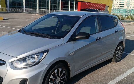 Hyundai Solaris II рестайлинг, 2012 год, 1 000 000 рублей, 14 фотография