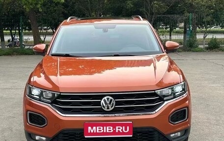 Volkswagen T-Roc I, 2020 год, 1 950 000 рублей, 1 фотография